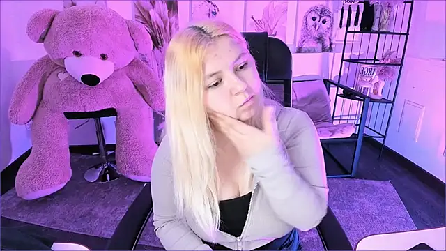 DiaAngell online show from November 2025 06:09:01 PM