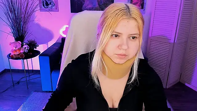 DiaAngell online show from November 2025 06:41:01 PM