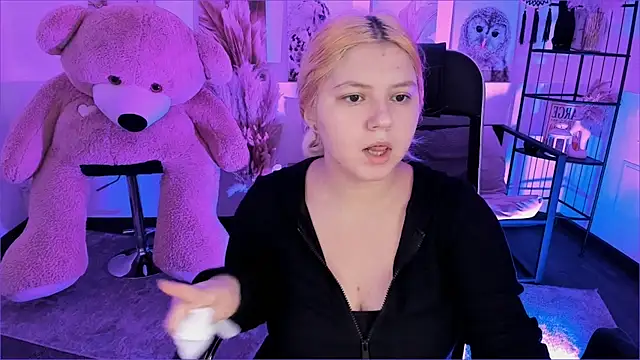 DiaAngell online show from December 2025 10:20:02 PM