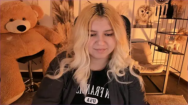 DiaAngell online show from December 2025 07:29:01 PM