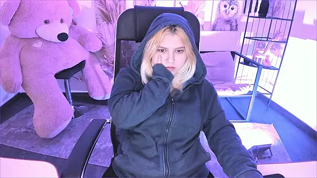 DiaAngell online show from December 2025 08:04:02 PM