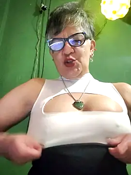 ilonna2025 online show from October 2025 10:41:02 PM