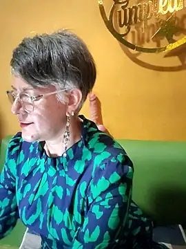 ilonna2025 online show from April 2026 10:37:02 PM