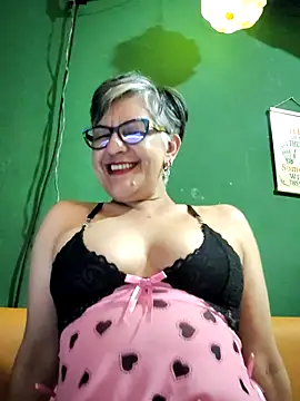 ilonna2025 online show from November 2025 11:42:02 PM