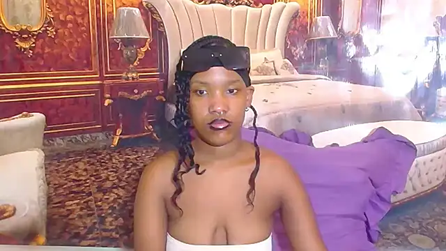 EroticSexyPrada online show from April 2026 06:21:02 PM