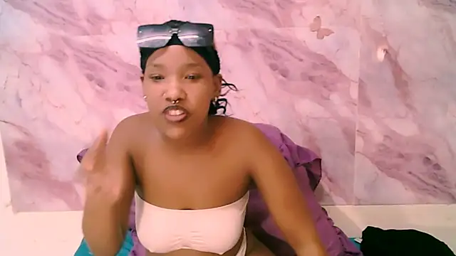 EroticSexyPrada online show from April 2026 06:26:01 AM