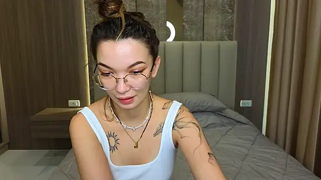 SusannJohnson online show from November 2025 12:22:01 AM