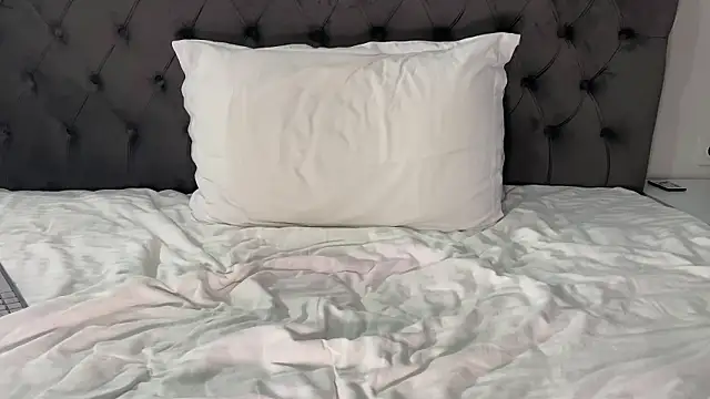 max shy online show from February 2026 08:30:01 PM