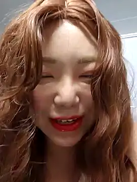 Snapshot of lunahong28 chatting on January 2025 01:15:01 PM lunahong28 online show from January 2025 01:15:01 PM