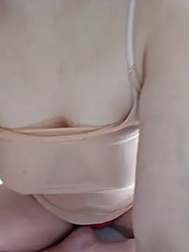 Snapshot of lunahong28 chatting on January 2025 11:01:02 AM lunahong28 online show from January 2025 11:01:02 AM