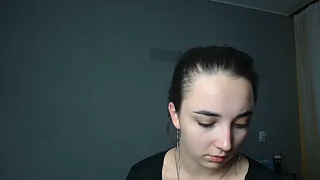 Eva Gloryy online show from November 2025 02:21:01 PM