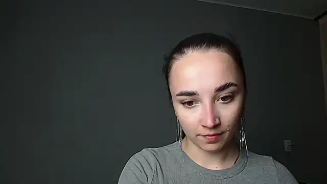 Eva Gloryy online show from May 2026 07:00:02 PM