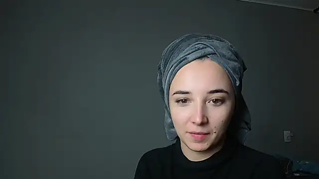 Eva Gloryy online show from November 2025 12:05:02 PM