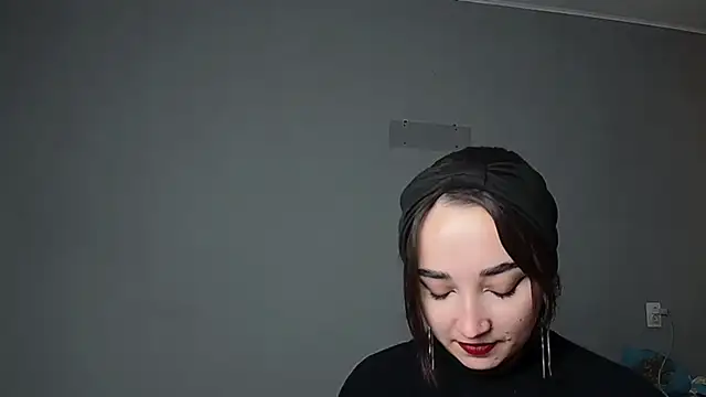 Eva Gloryy online show from December 2025 01:39:01 PM