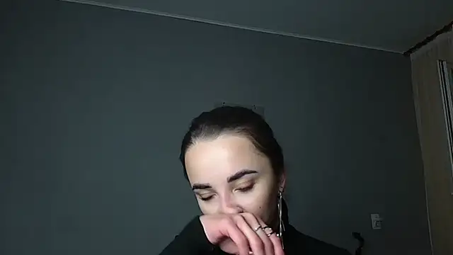 Eva Gloryy online show from May 2026 07:03:02 PM