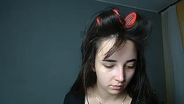 Eva Gloryy online show from November 2025 01:04:02 PM