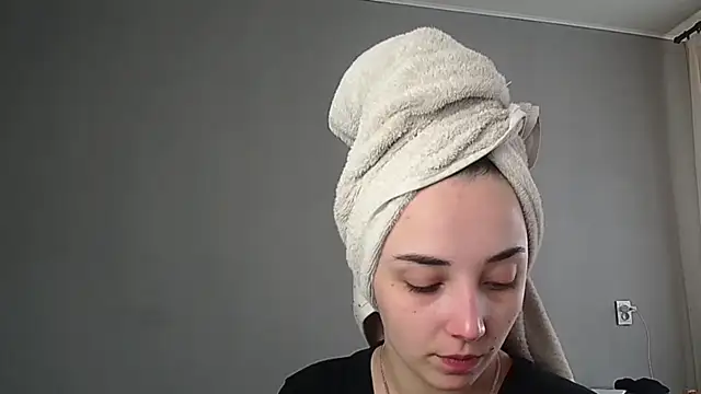 Eva Gloryy online show from March 2026 12:35:02 PM