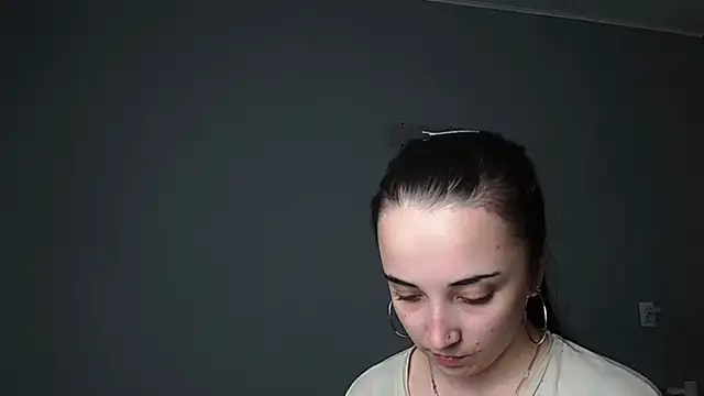Eva Gloryy online show from May 2026 05:10:01 PM