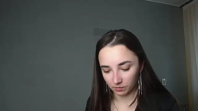 Eva Gloryy online show from May 2026 04:10:01 PM