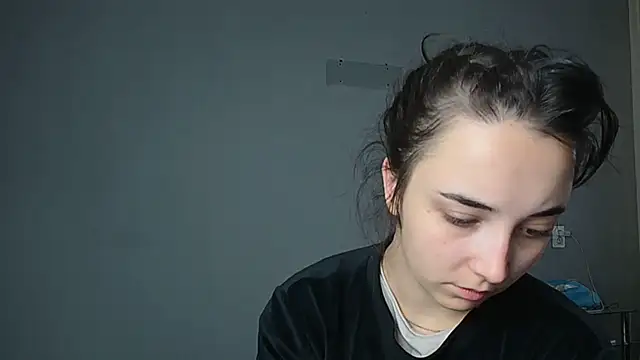 Eva Gloryy online show from November 2025 08:40:01 AM