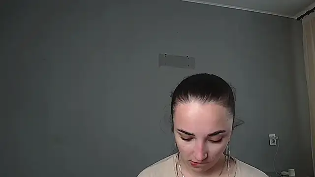 Eva Gloryy online show from May 2026 01:32:01 PM
