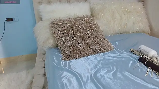 Snapshot of Rossie_Belucci chatting on January 2025 07:32:01 PM Rossie Belucci online show from January 2025 07:32:01 PM