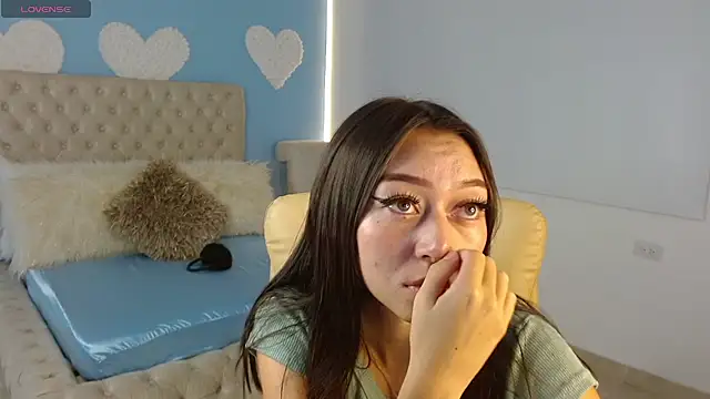 Snapshot of Rossie_Belucci chatting on February 2025 04:57:02 PM Rossie Belucci online show from February 2025 04:57:02 PM