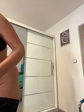 HotLivv69 online show from October 2025 09:29:02 PM