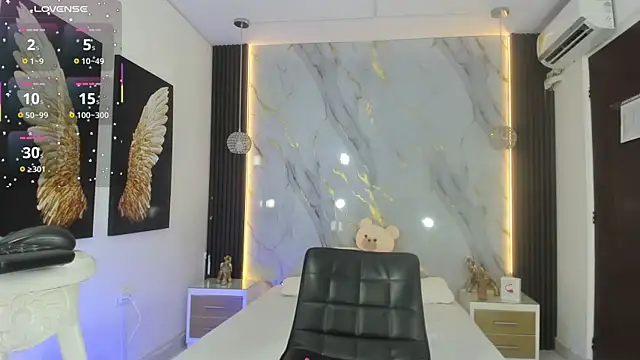 raven li online show from October 2025 09:28:02 PM