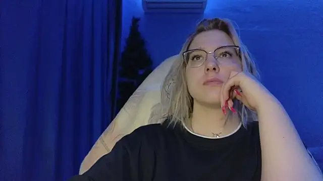 Snapshot of HotBrandyX chatting on December 2025 12:33:01 PM HotBrandyX online show from December 2025 12:33:01 PM