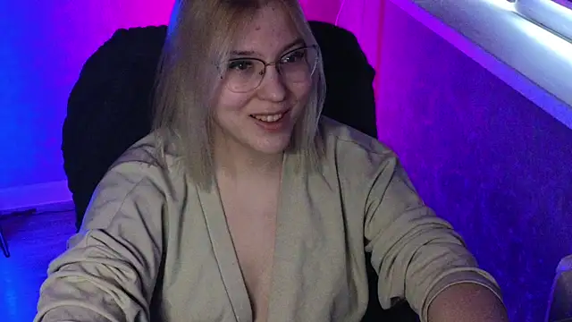 Snapshot of HotBrandyX chatting on March 2025 04:54:02 AM HotBrandyX online show from March 2025 04:54:02 AM