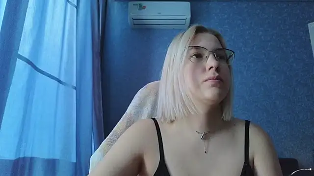 Snapshot of HotBrandyX chatting on October 2025 03:20:02 AM HotBrandyX online show from October 2025 03:20:02 AM