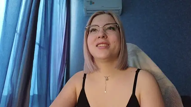 Snapshot of HotBrandyX chatting on November 2025 04:19:02 AM HotBrandyX online show from November 2025 04:19:02 AM