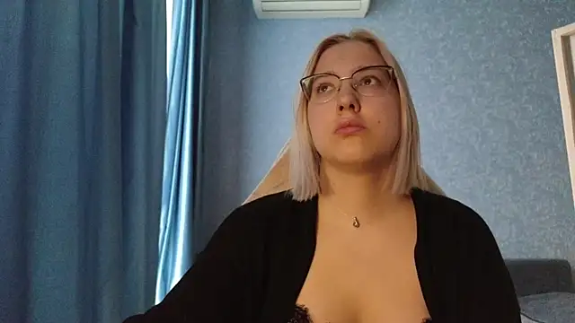 Snapshot of HotBrandyX chatting on October 2025 06:04:02 AM HotBrandyX online show from October 2025 06:04:02 AM