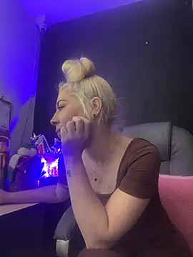 viktoria davis  online show from December 2025 10:43:01 PM