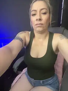 viktoria davis  online show from November 2025 10:41:02 PM