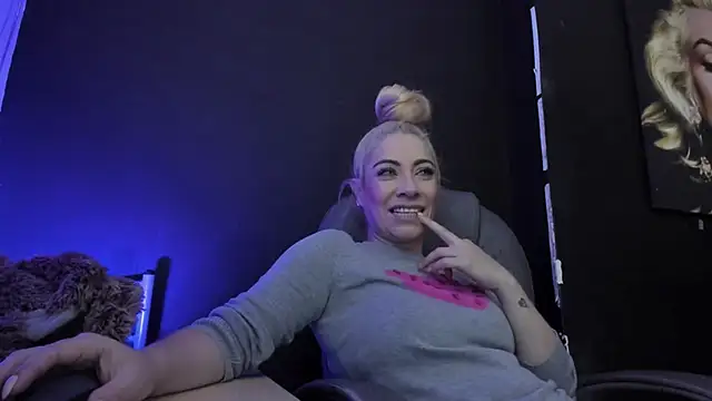 viktoria davis  online show from October 2025 12:11:01 AM