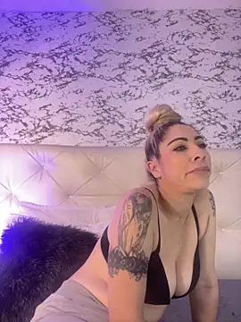 viktoria davis  online show from February 2025 09:58:02 PM