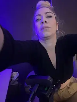 viktoria davis  online show from March 2025 11:42:02 PM