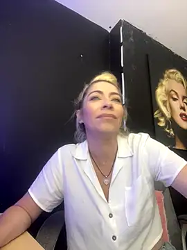 viktoria davis  online show from December 2025 12:21:02 AM