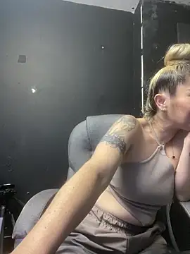 viktoria davis  online show from April 2026 11:44:02 PM