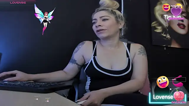 viktoria davis  online show from November 2025 10:35:01 PM