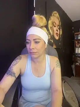 viktoria davis  online show from November 2025 11:59:02 PM