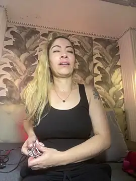 viktoria davis  online show from April 2026 11:29:01 PM