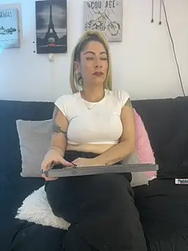 Snapshot of viktoria_davis_ chatting on May 2026 11:48:02 PM viktoria davis online show from May 2026 11:48:02 PM