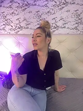 viktoria davis  online show from February 2025 10:36:02 PM