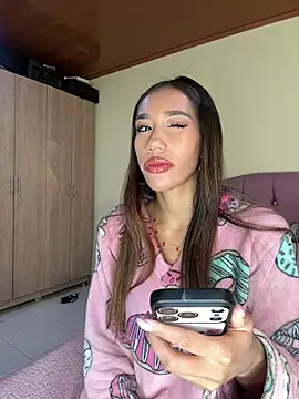 zoe storm online show from April 2026 06:10:01 PM