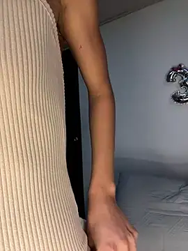 zoe storm online show from February 2026 01:01:02 AM