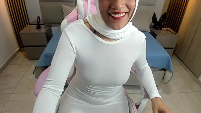 Zulema hamdi online show from February 2025 05:42:02 PM