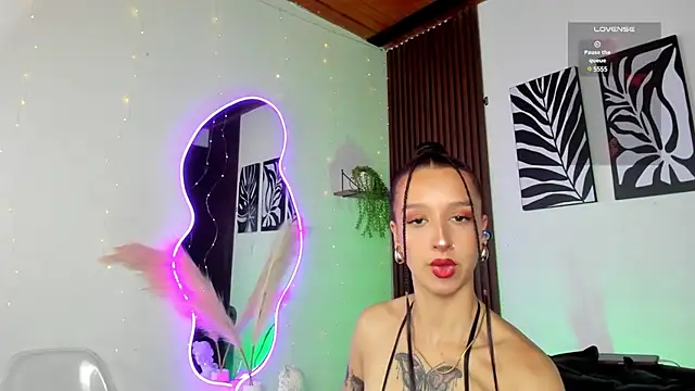 Snapshot of Georgina_caruso chatting on February 2025 08:03:01 PM Georgina caruso online show from February 2025 08:03:01 PM